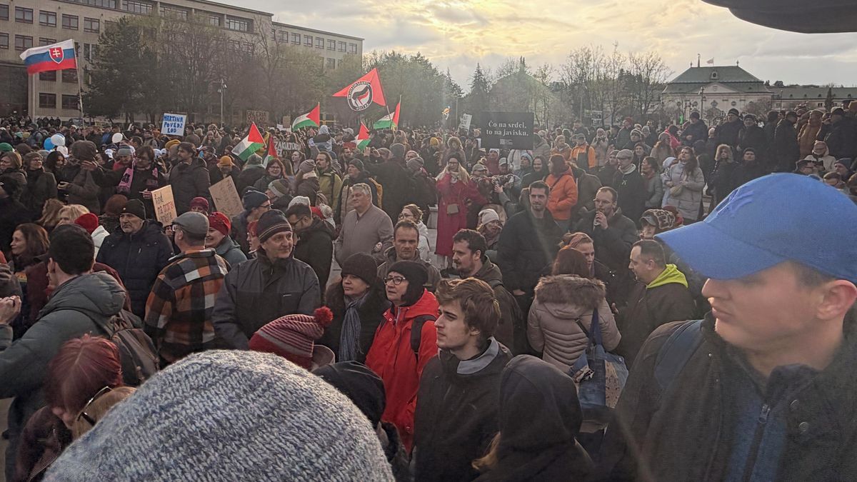 Masivní protest v Bratislavě. Do ulic vyšly tisíce lidí